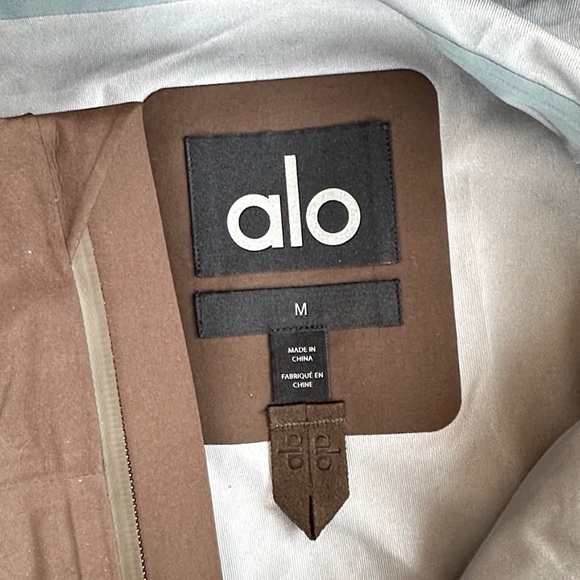 ALO Yoga Alpha Shell Jacket - Picture 9 of 12